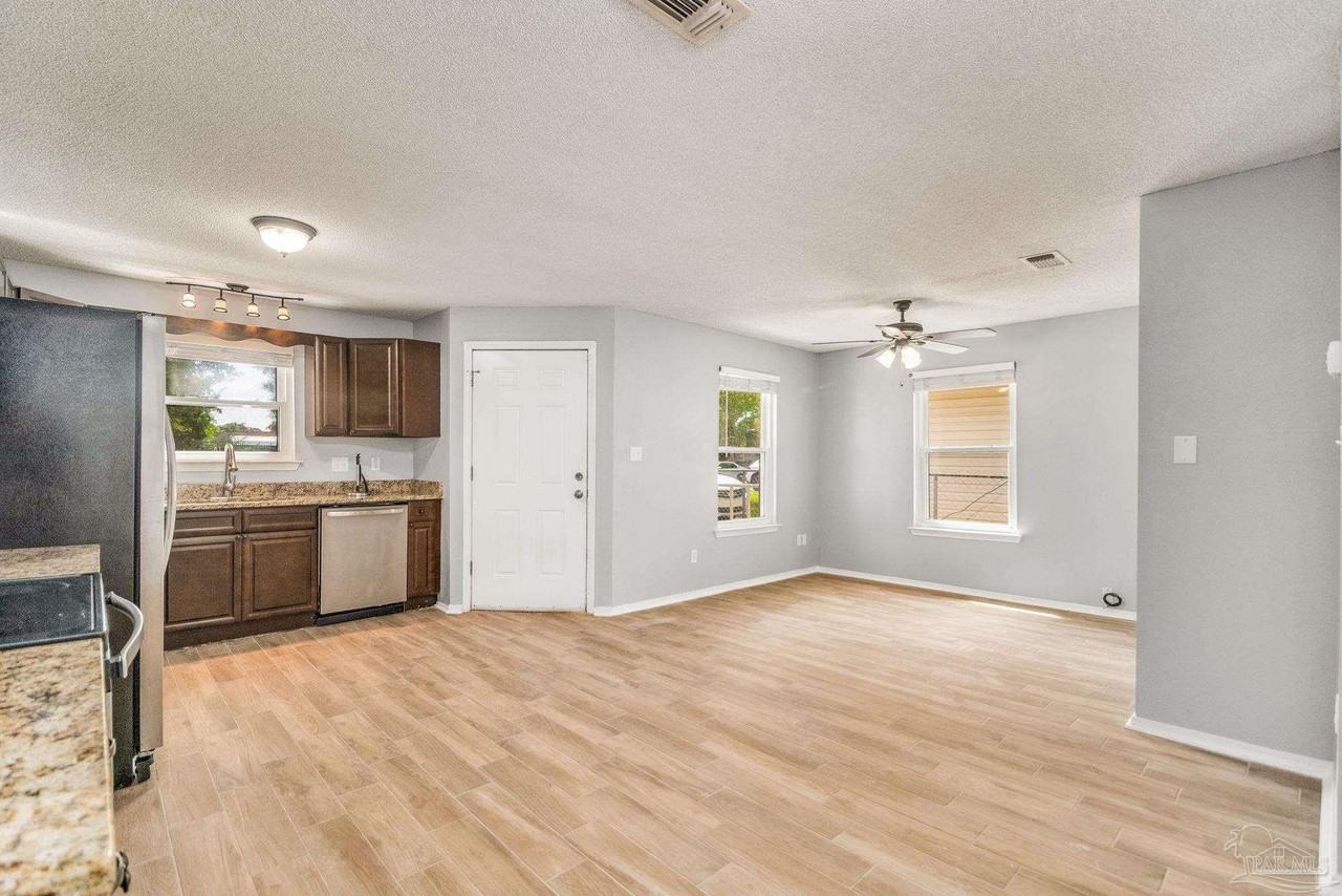 411 North Coyle Street - Photo 6 of 25