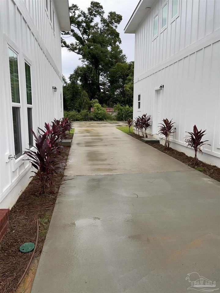 1907 Dr Martin Luther King Jr Dr #B - Photo 3 of 26