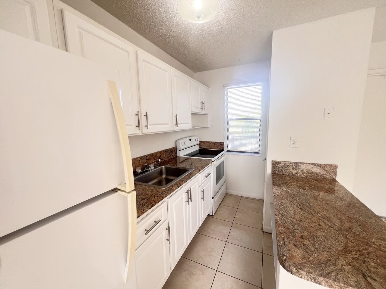 116 NE 9 th St (1142 Realty Inc) Cozy Terrace PLEASE READ T - Photo 3 of 10