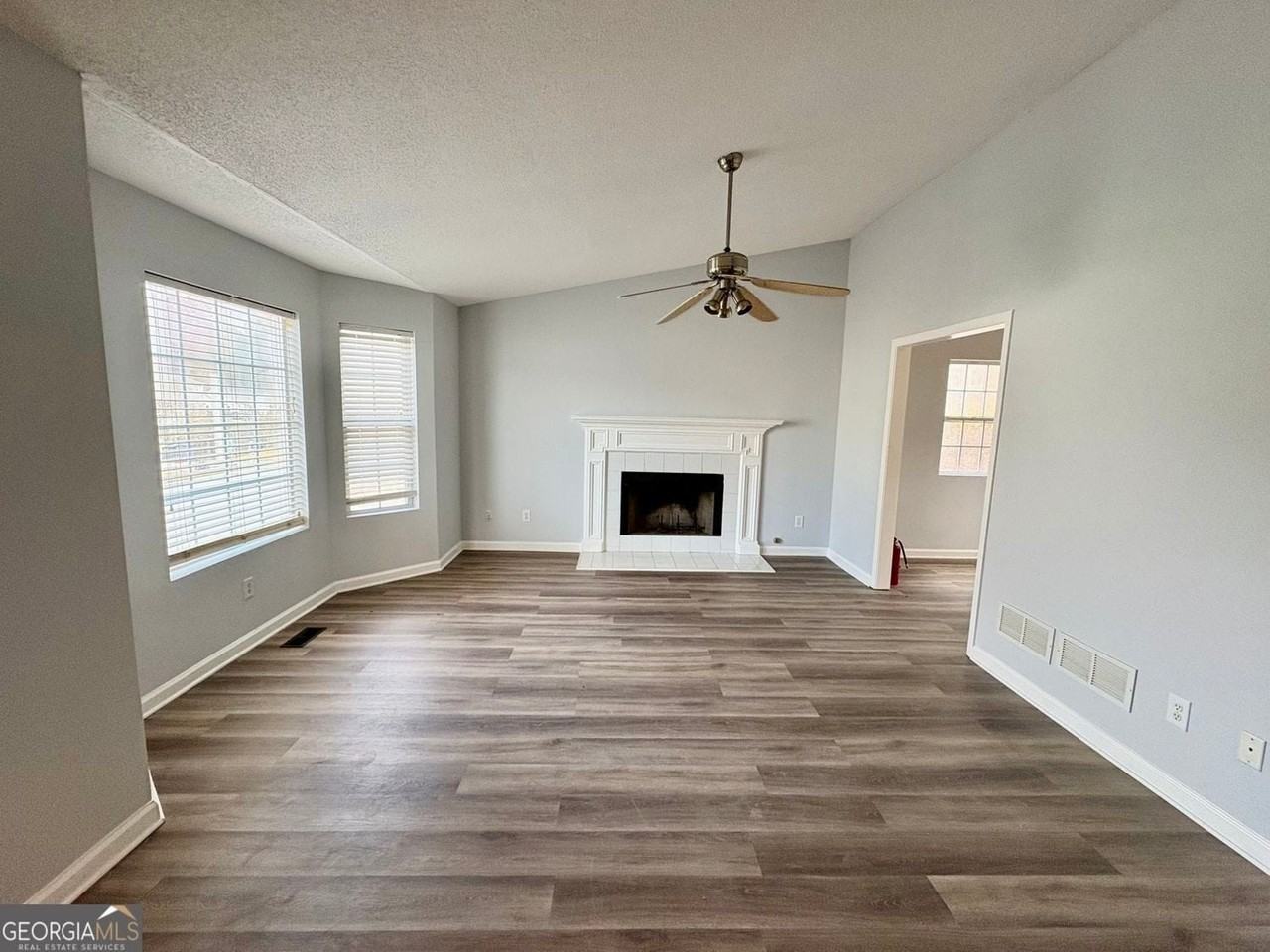 1718 Graywood Dr Se - Photo 2 of 20