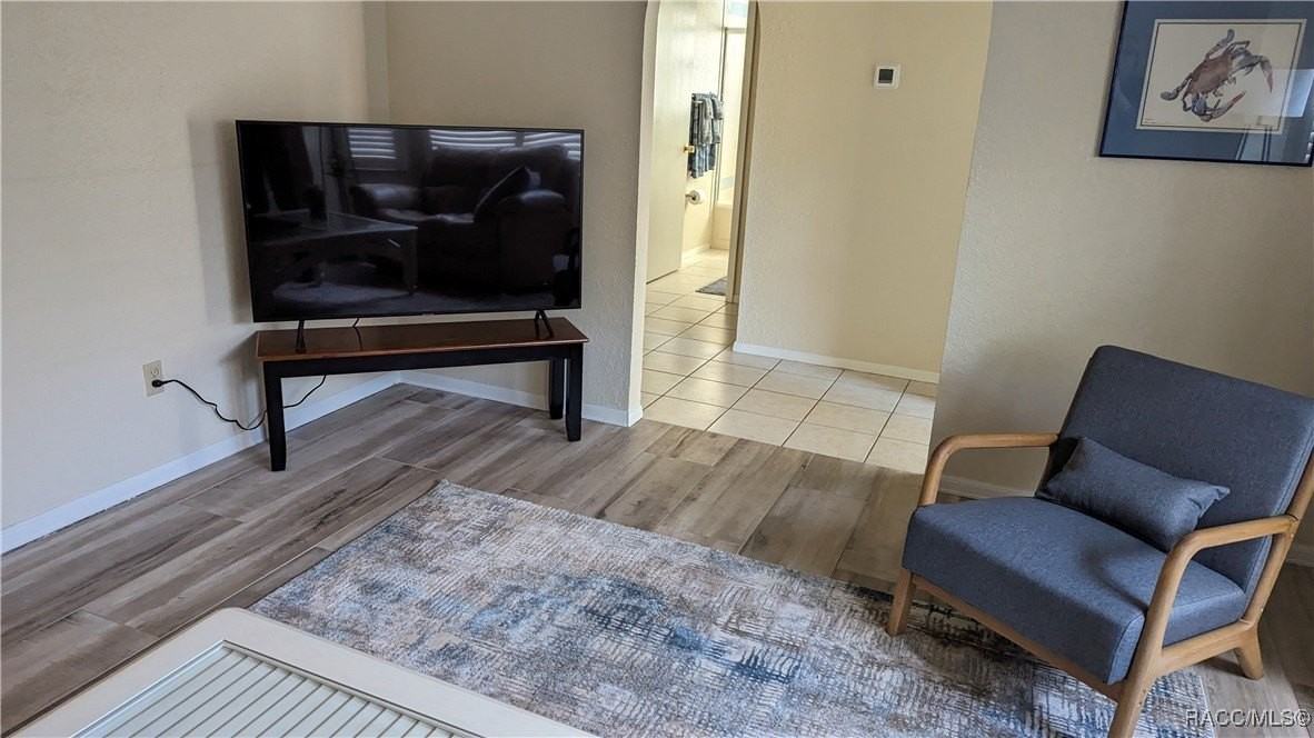 9664 W Plantation Ln - Photo 4 of 22