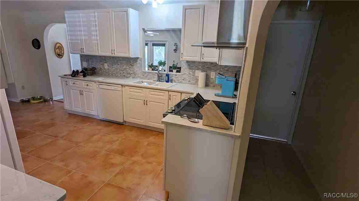 9664 W Plantation Ln - Photo 7 of 21