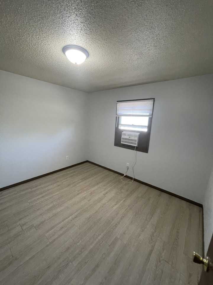 430 East Keys Avenue - Photo 5 of 8