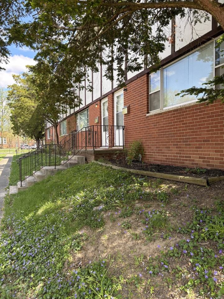 430 East Keys Avenue - Photo 6 of 8