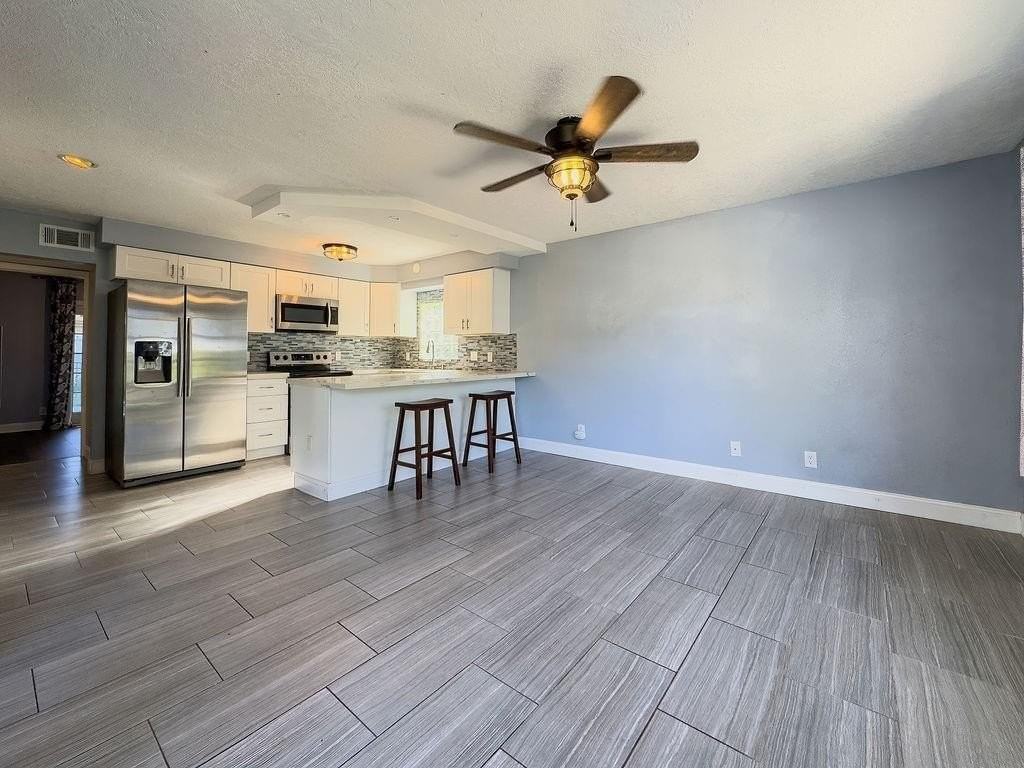 902 Northeast 34th Street - Photo 6 of 41