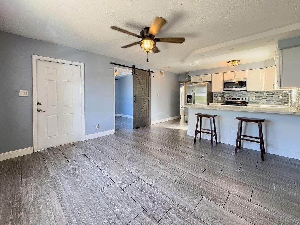 902 Northeast 34th Street - Photo 7 of 41