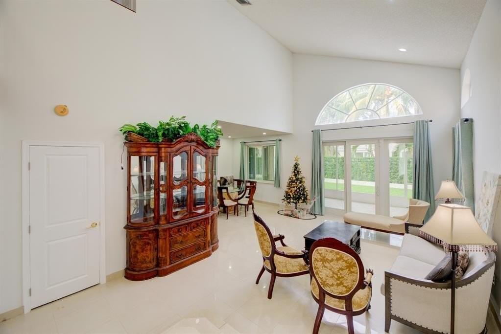 724 Nw 155th Ter - Photo 5 of 46