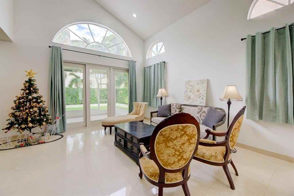 724 Nw 155th Ter - Photo 6 of 46