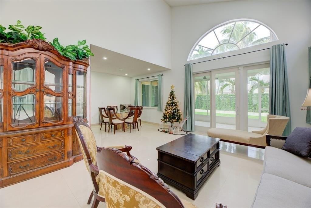 724 Nw 155th Ter - Photo 7 of 46