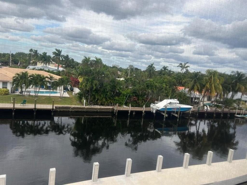 2801 Northeast 51st Street #15