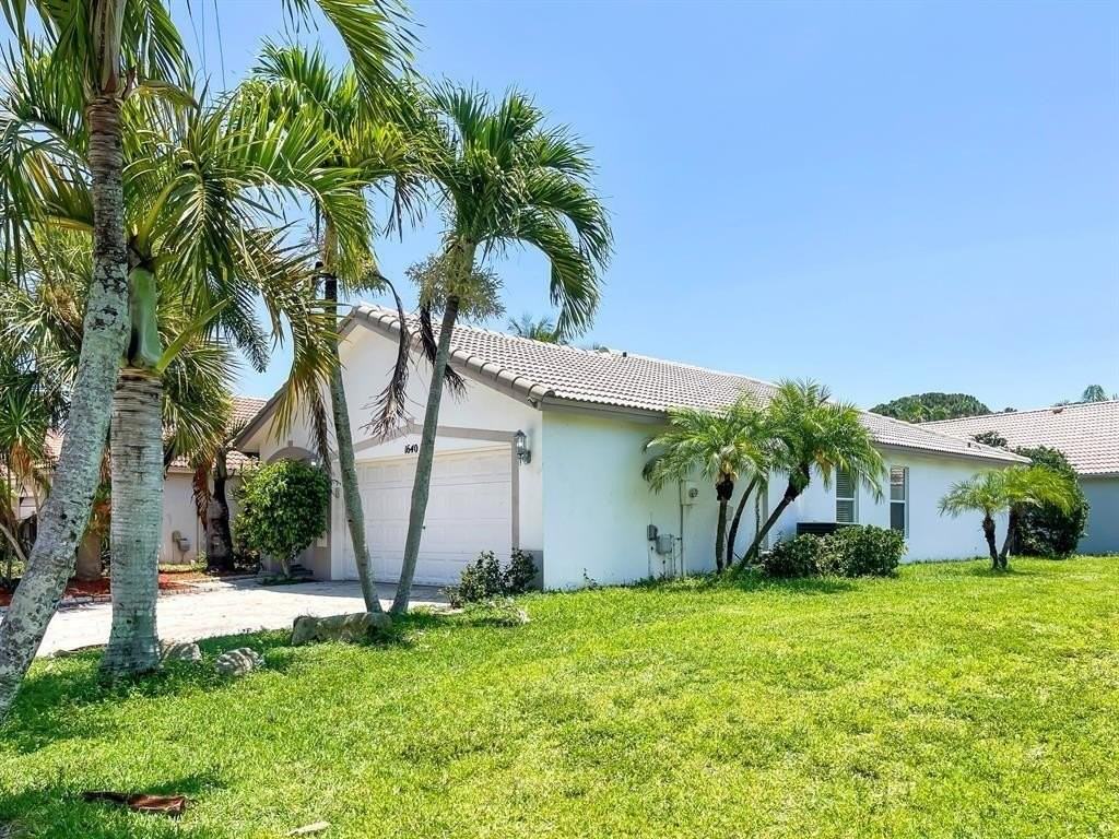 1640 Carriage Brooke Dr