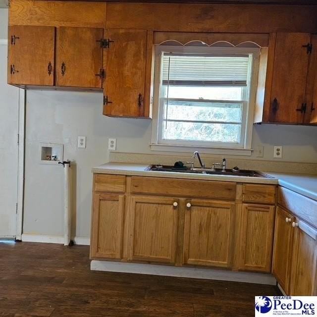 605 Howard St - Photo 4 of 16