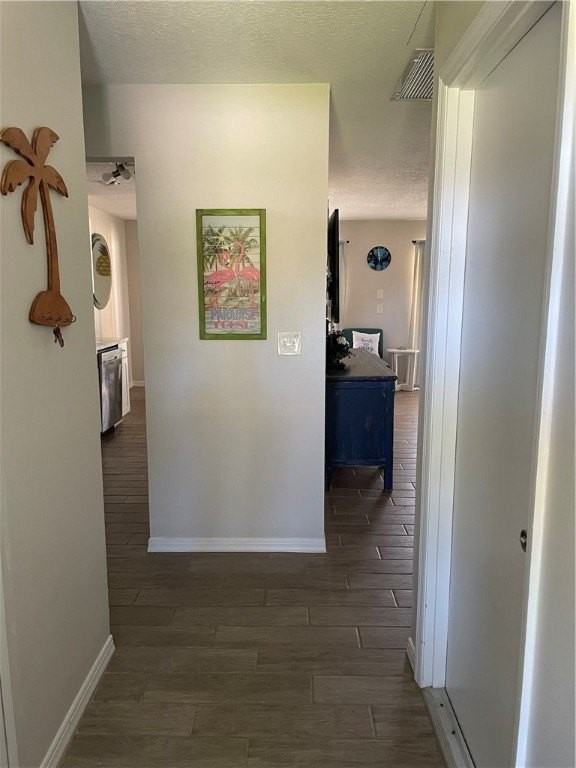 1421 Thornhill Ln - Photo 2 of 17