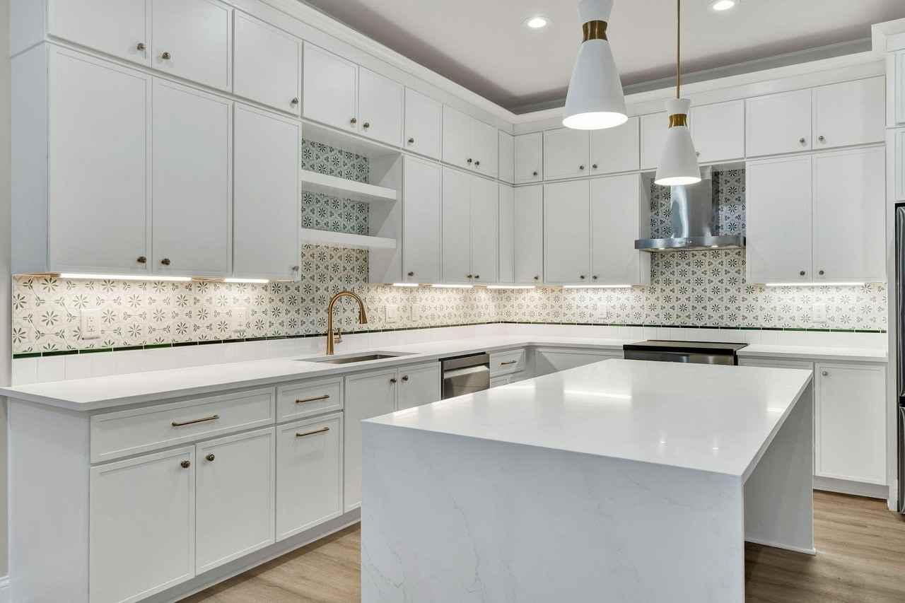 240 Central Ave Ne - Photo 5 of 26