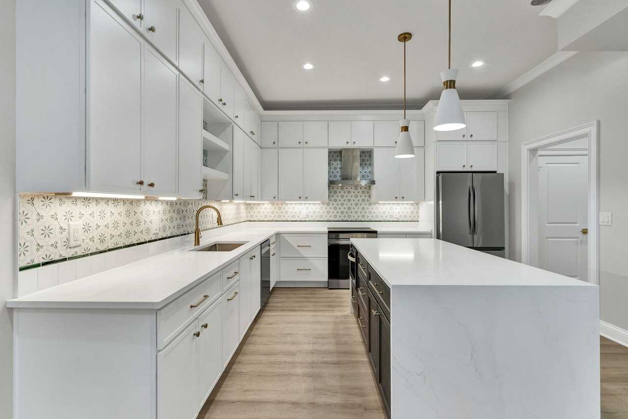 240 Central Ave Ne - Photo 6 of 26