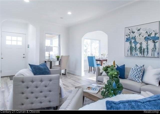 279 Manistique St - Photo 2 of 16