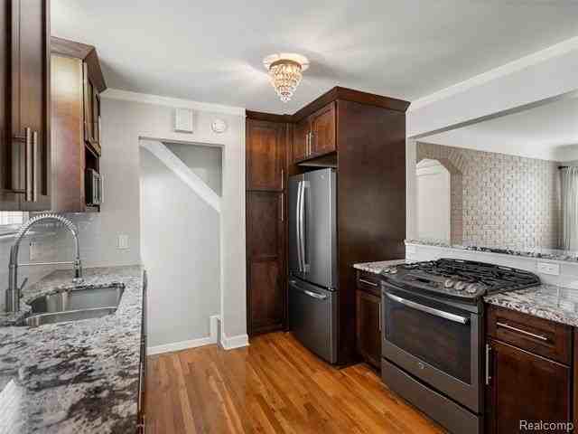 212 Devillen Avenue - Photo 6 of 16