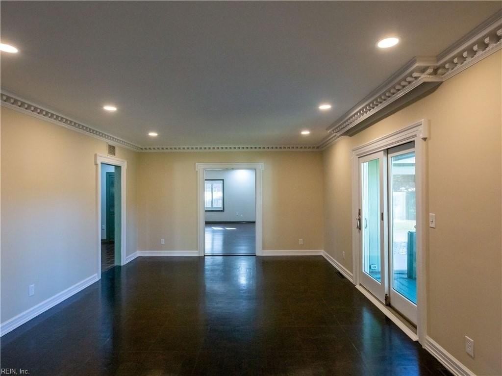 208 Washington Street - Photo 4 of 42