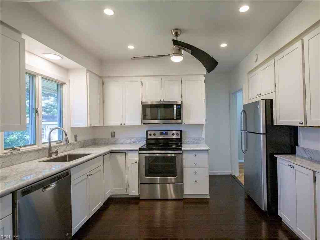 208 Washington Street - Photo 5 of 42