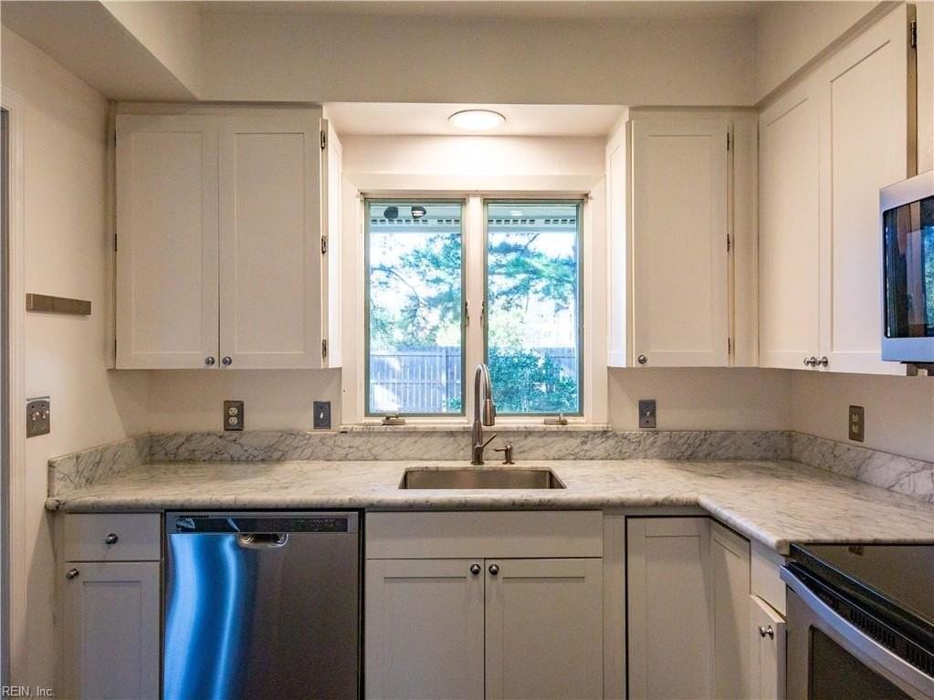 208 Washington Street - Photo 6 of 42