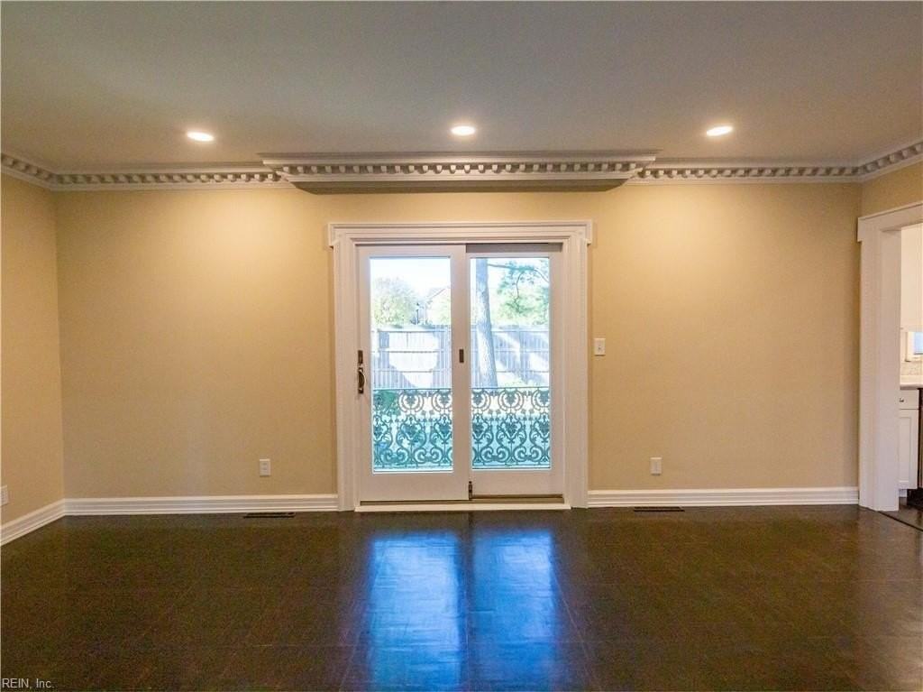 208 Washington Street - Photo 7 of 42