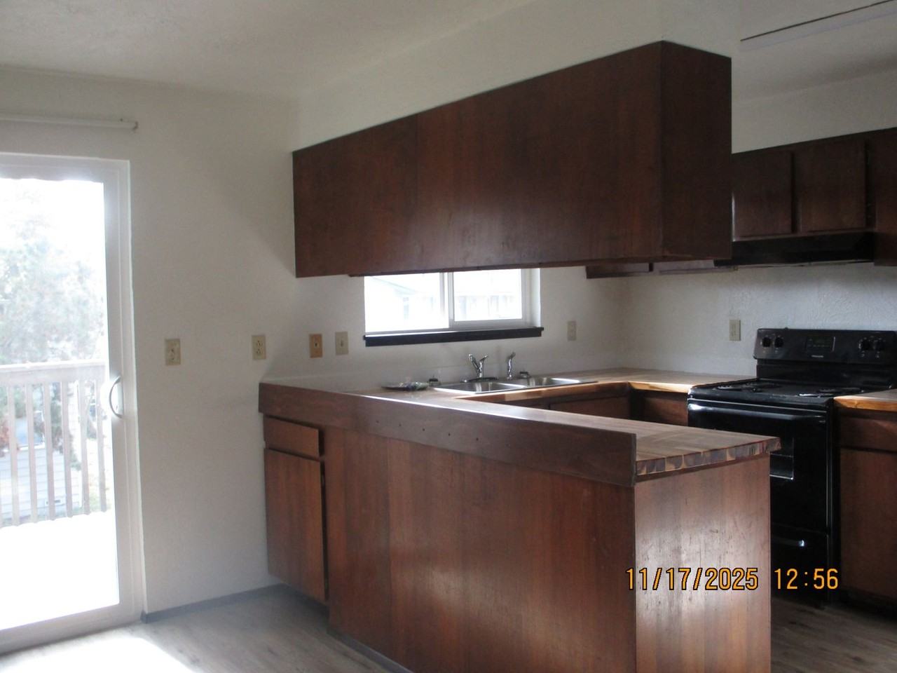 1128 Ruby Ct - Photo 3 of 12