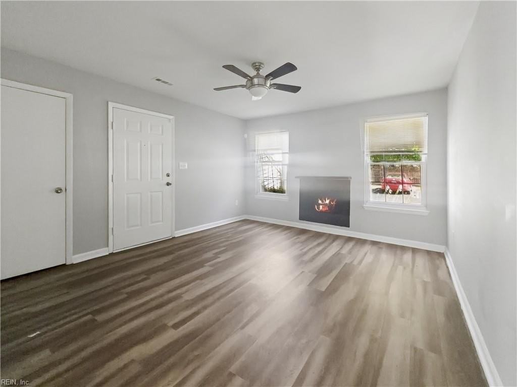 411 Sea Pointe Ct - Photo 4 of 25