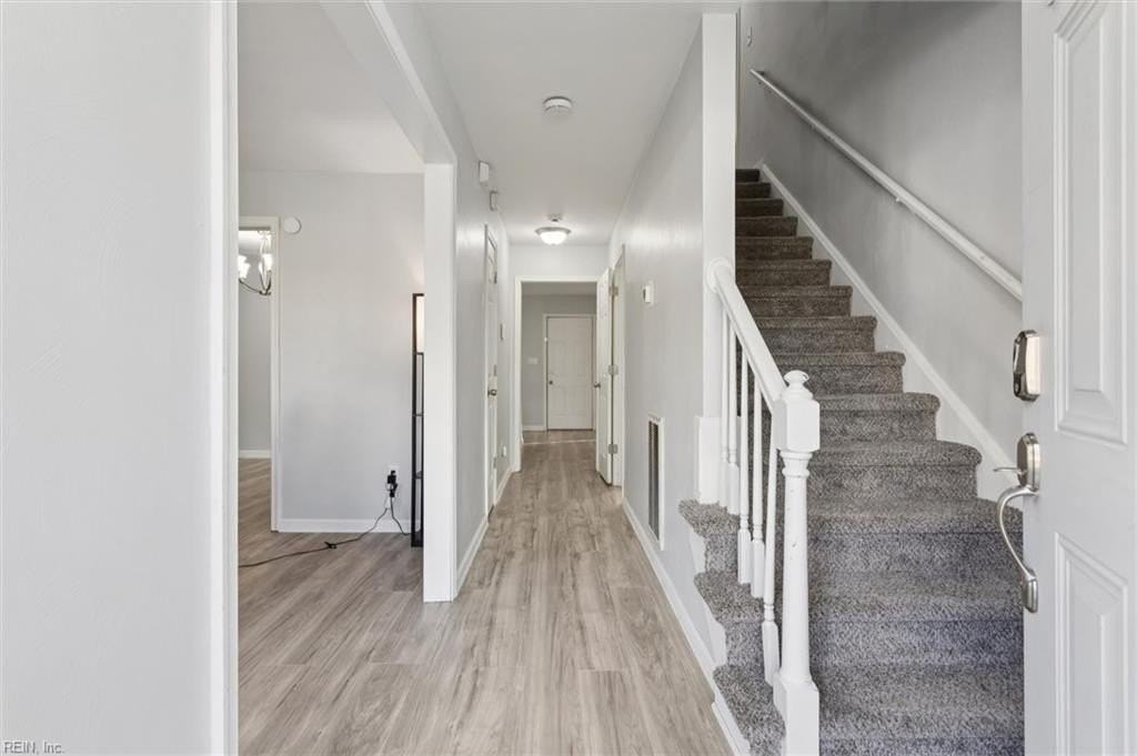 1047 Avenue G - Photo 5 of 35