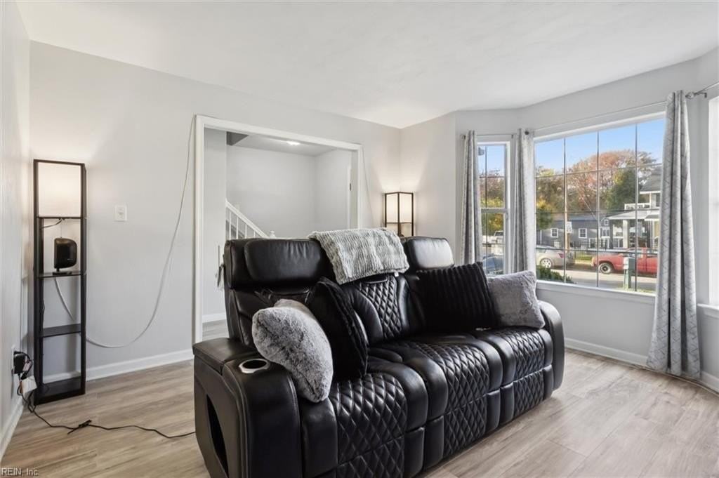 1047 Avenue G - Photo 6 of 35