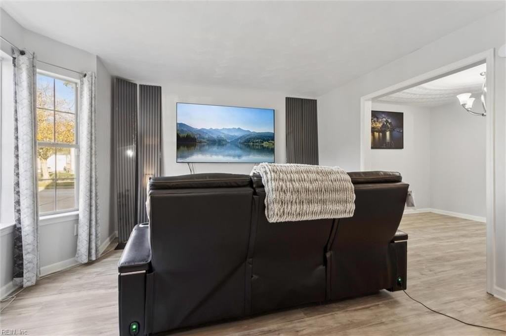 1047 Avenue G - Photo 7 of 35