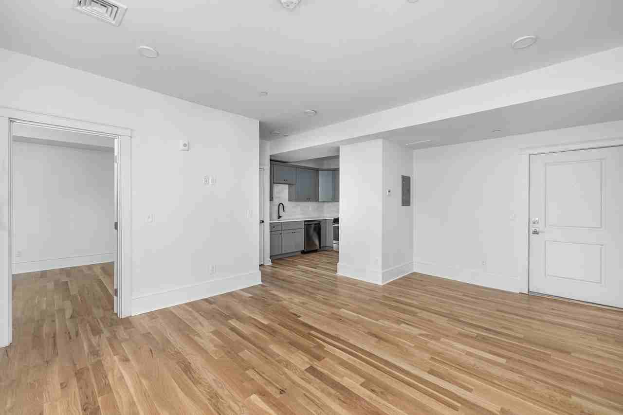 293 Governor Street - Photo 3 of 18