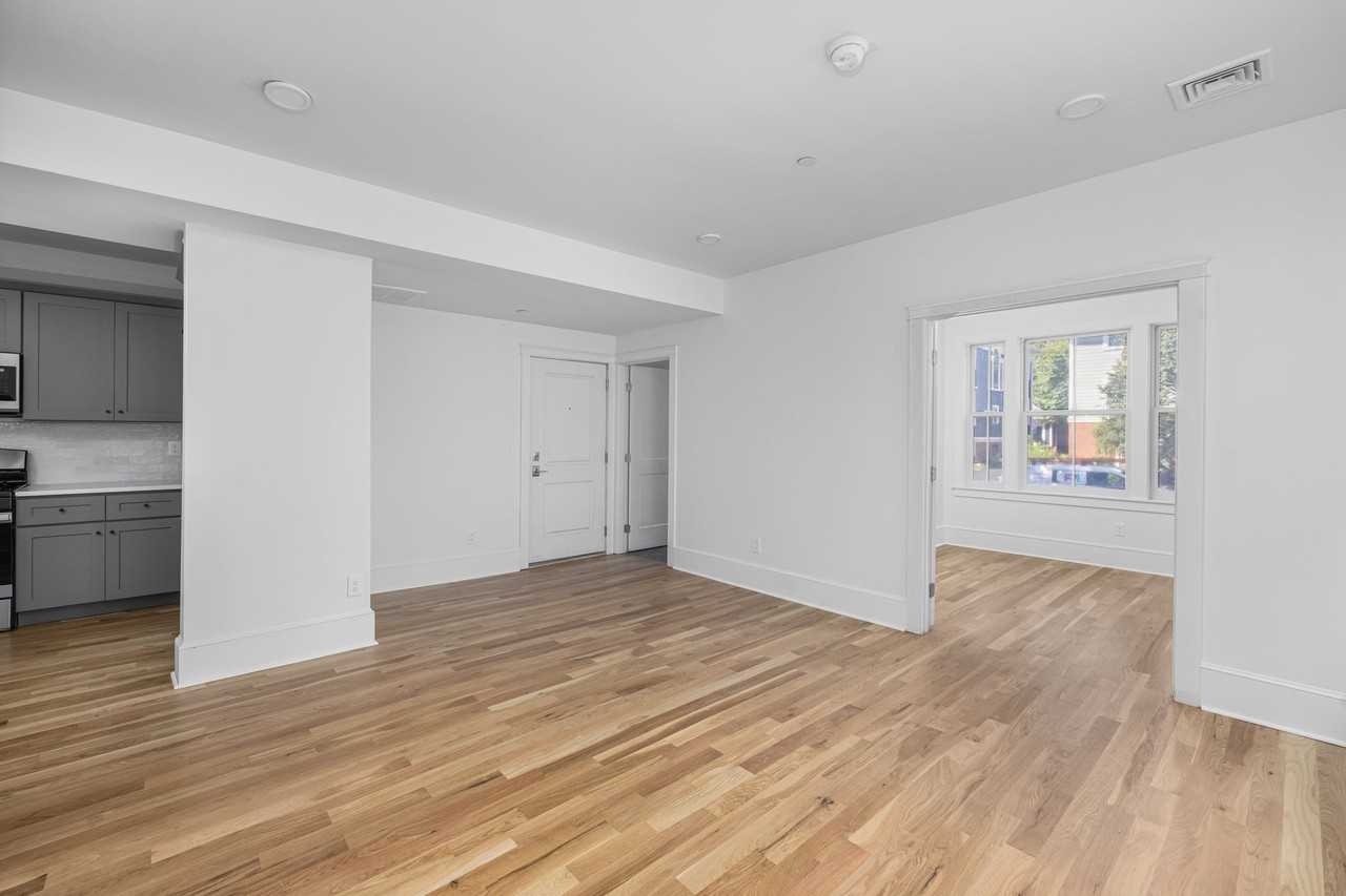 293 Governor Street - Photo 4 of 18