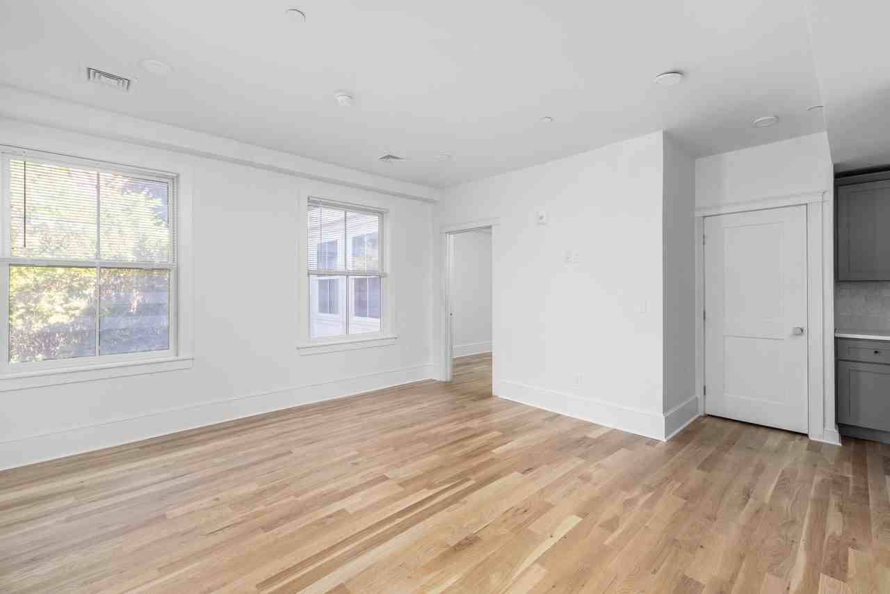 293 Governor Street - Photo 5 of 18