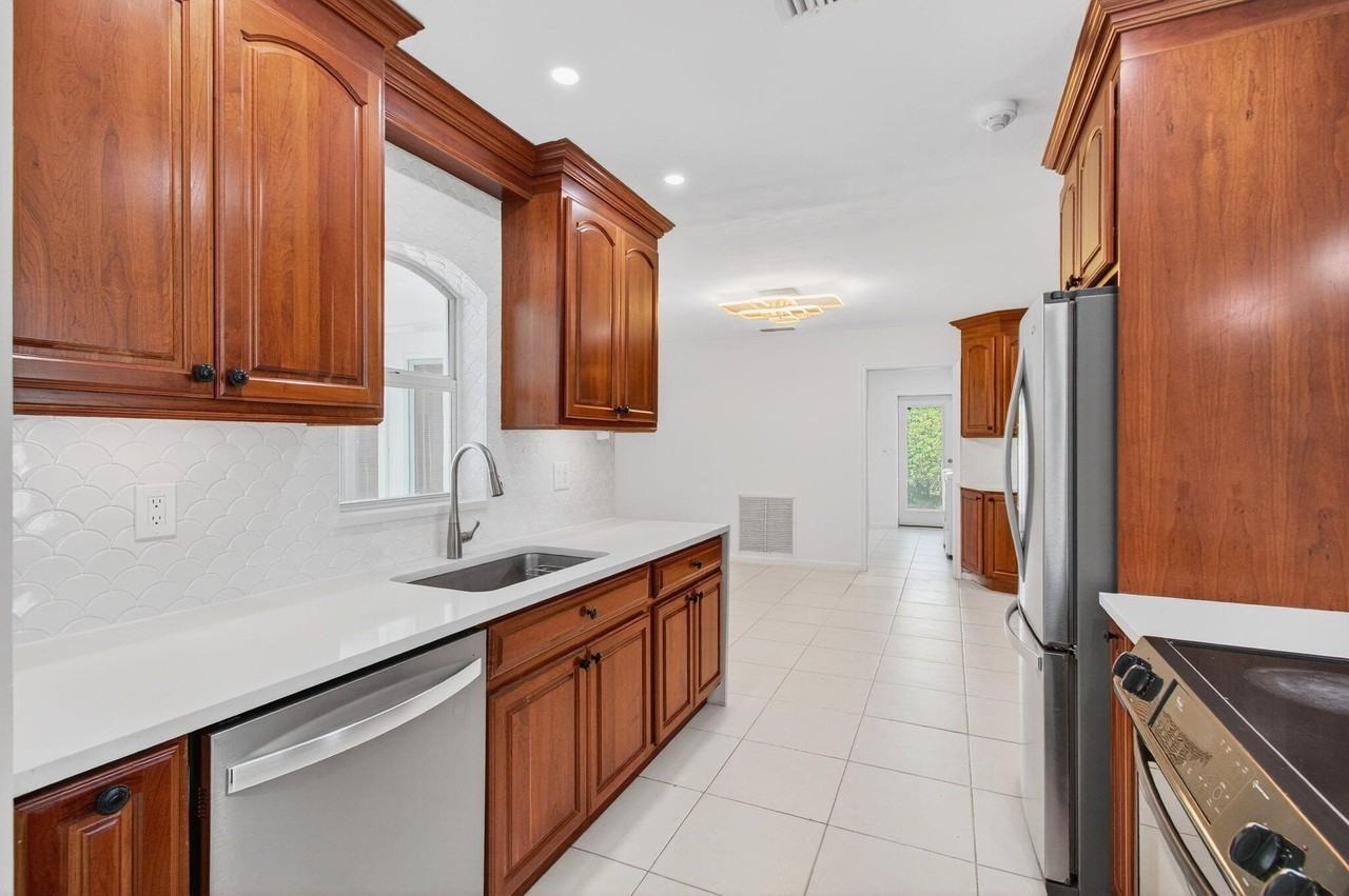 699 Nw 16th Ave - Photo 7 of 33