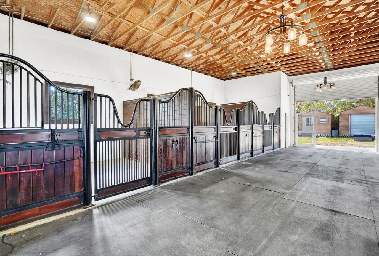 11231 Ira Ln - Photo 3 of 29