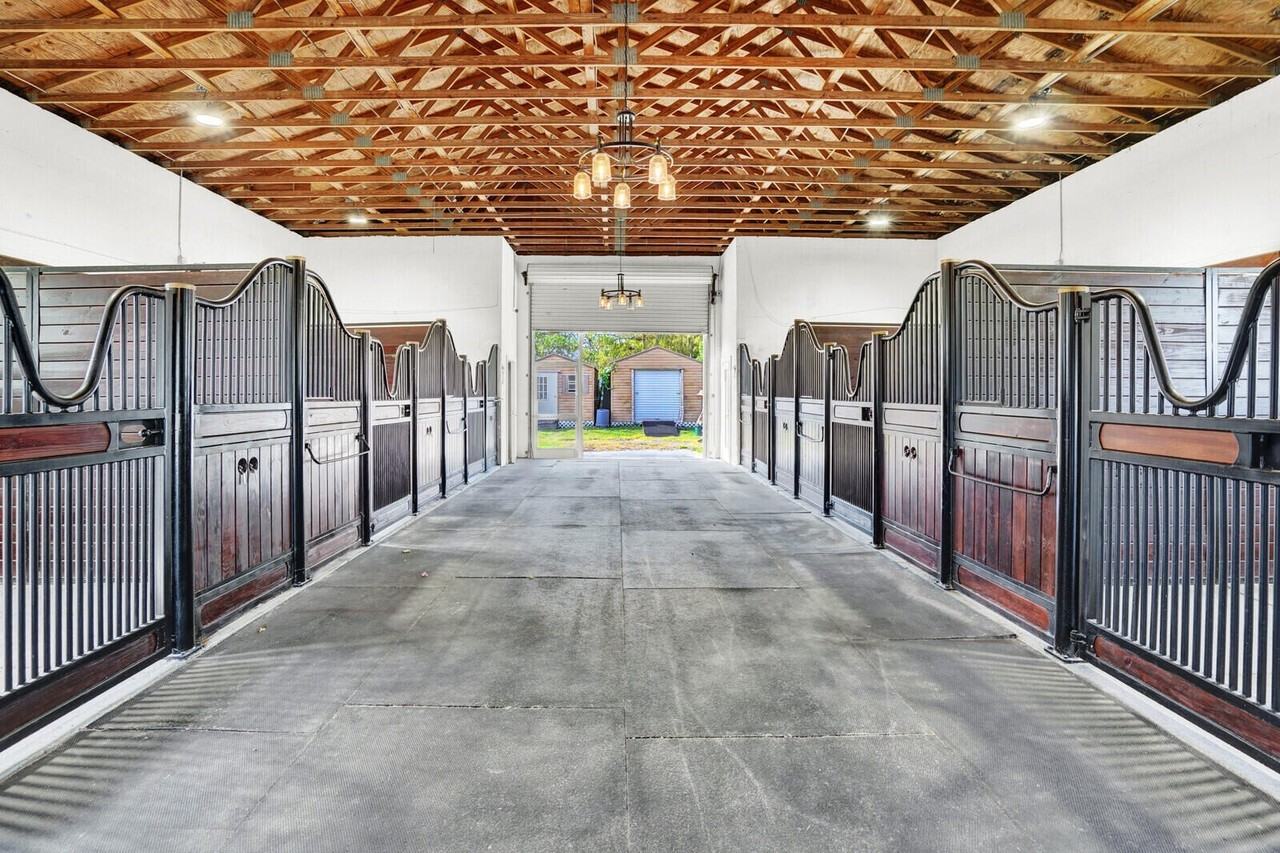 11231 Ira Ln - Photo 4 of 29