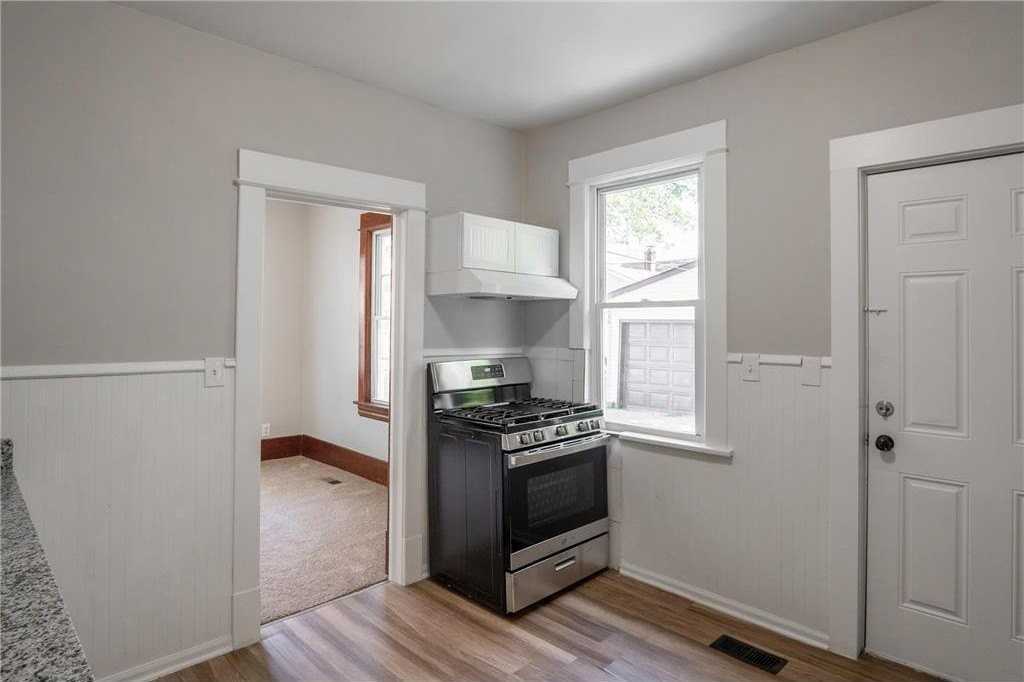 188 Wyoming St E - Photo 3 of 16