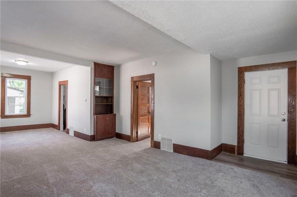 188 Wyoming St E - Photo 6 of 16