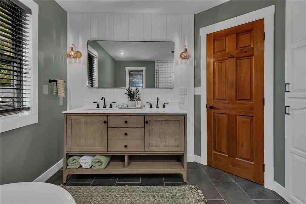 501 Riverside Avenue North - Photo 3 of 17