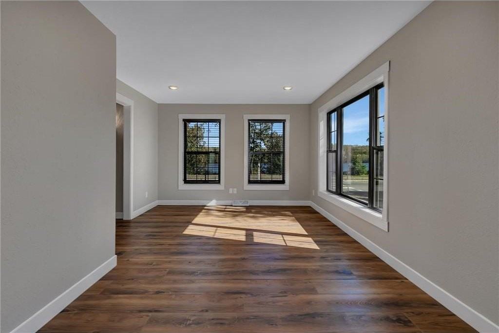 501 Riverside Avenue North - Photo 6 of 17