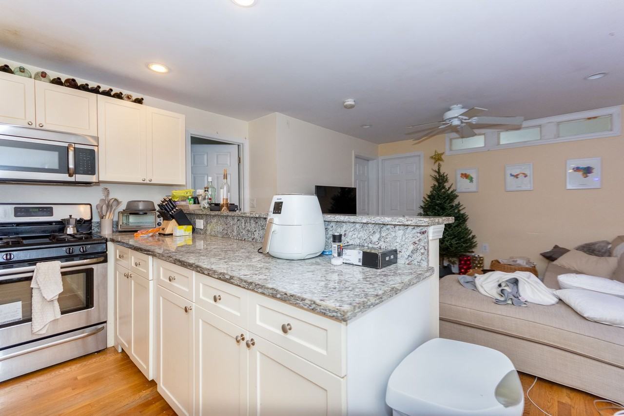 60 Egmont St - Photo 4 of 7