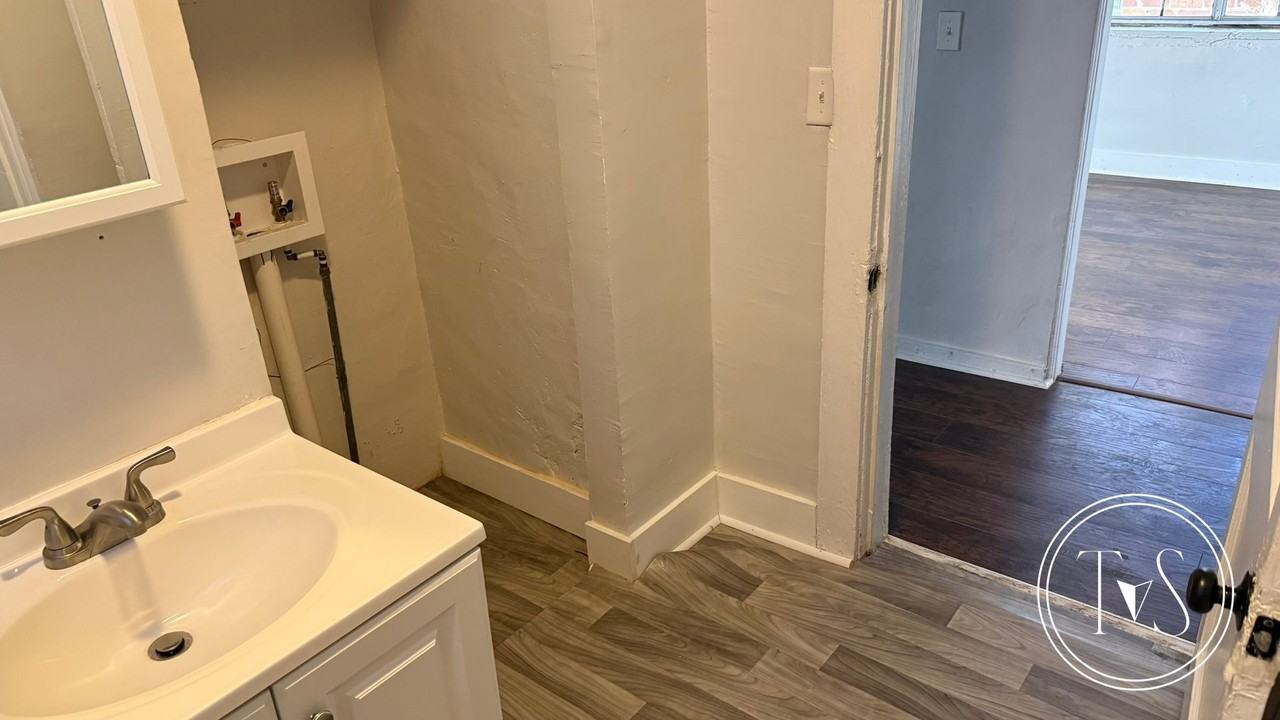 1022 West 41st Street - Photo 2 of 18