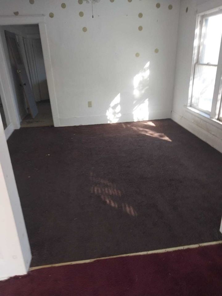 2034 LaSalle NF - Photo 2 of 8