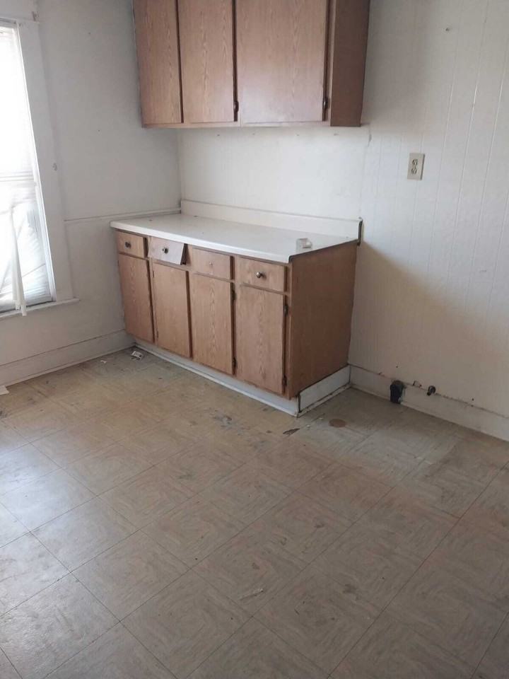 2034 LaSalle NF - Photo 4 of 8