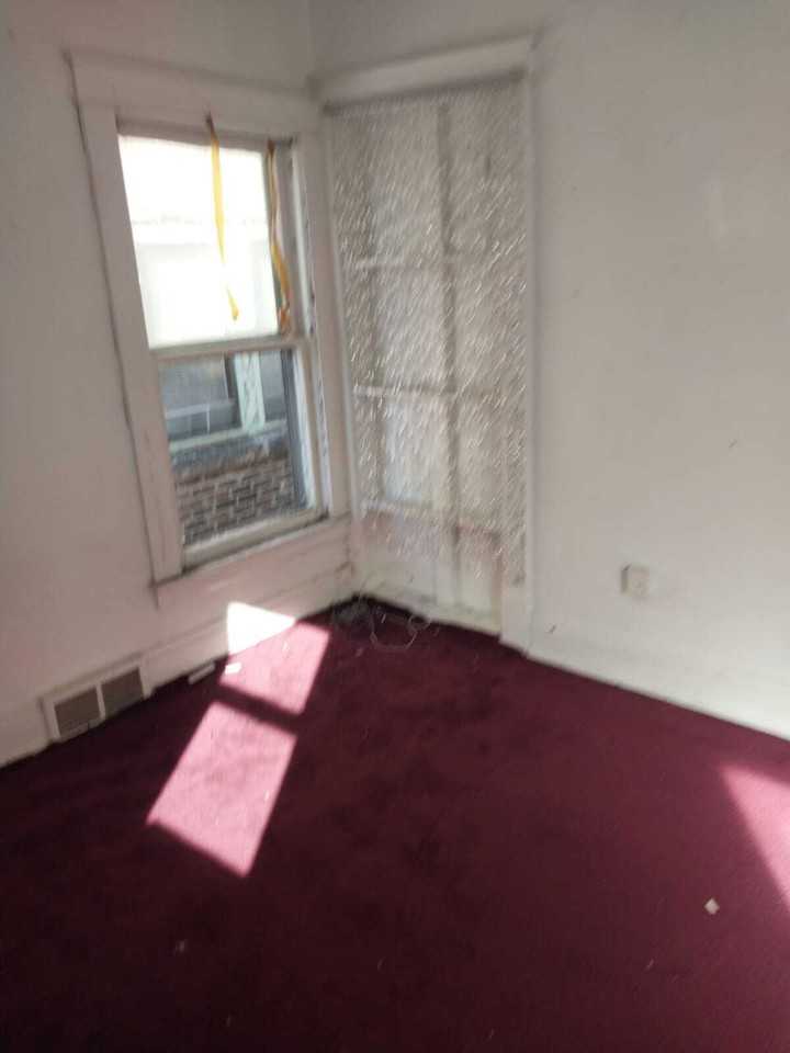 2034 LaSalle NF - Photo 5 of 8