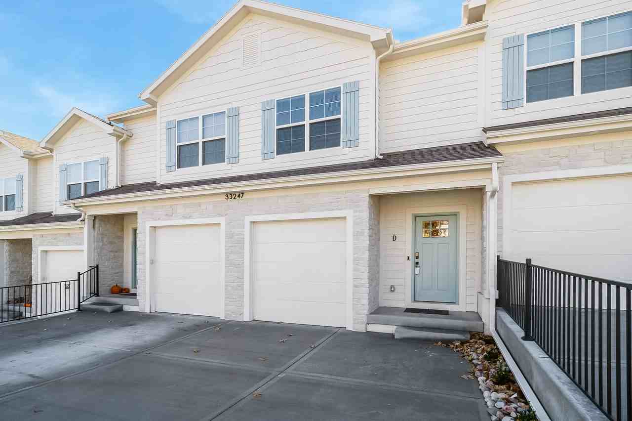 Eagle Creek Townhomes - Photo 4 of 50
