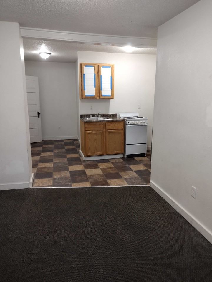 811 North Duluth Avenue - Photo 2 of 4