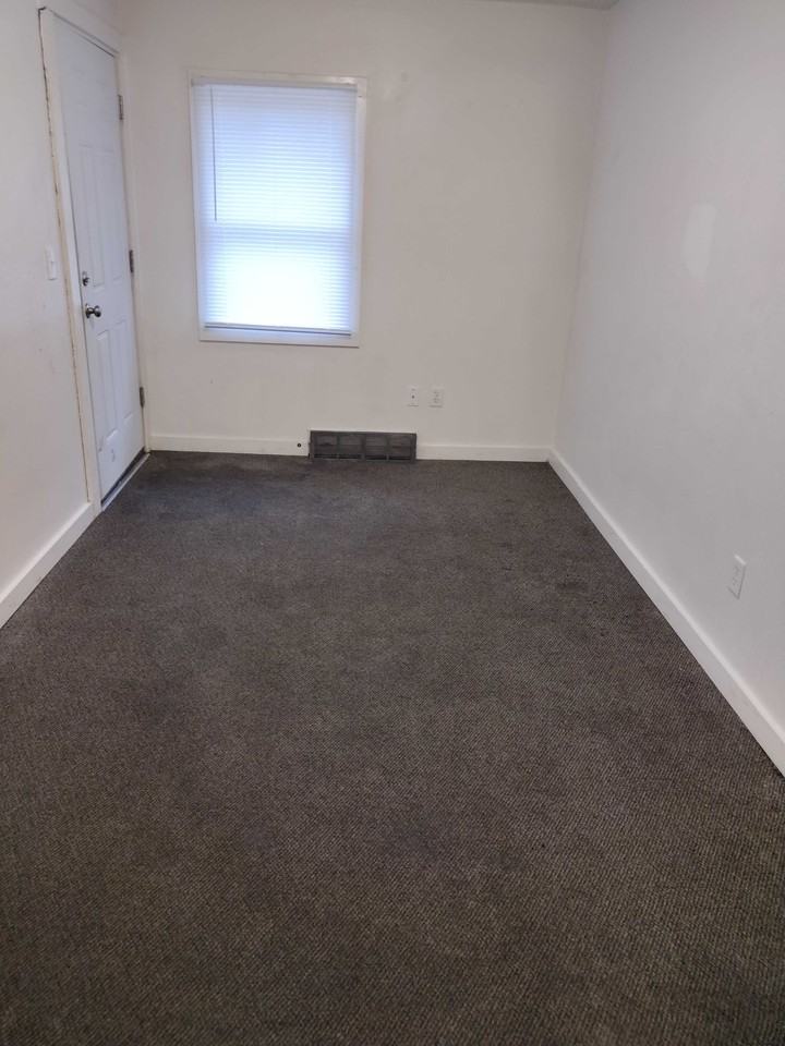 811 North Duluth Avenue - Photo 3 of 4