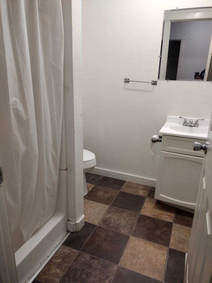 811 North Duluth Avenue - Photo 4 of 4