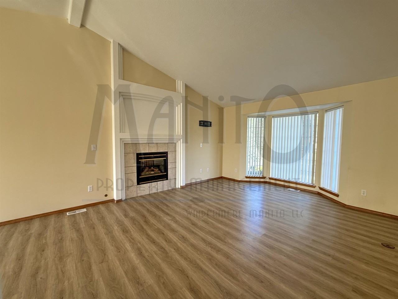 15921 North Franklin Street - Photo 2 of 20